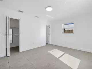 Propiedad en alquiler con 4 habitaciones y 2 baños en Miami
