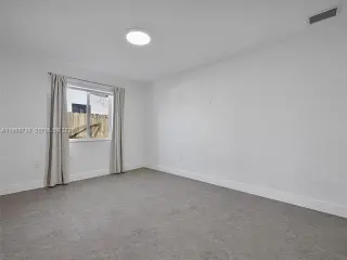 Propiedad en alquiler con 4 habitaciones y 2 baños en Miami