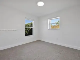 Propiedad en alquiler con 4 habitaciones y 2 baños en Miami