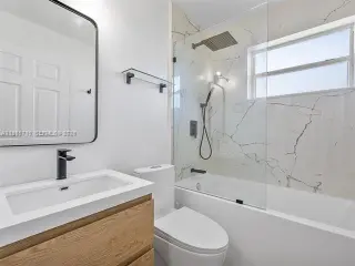 Propiedad en alquiler con 4 habitaciones y 2 baños en Miami