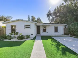 Propiedad en alquiler con 4 habitaciones y 2 baños en Miami