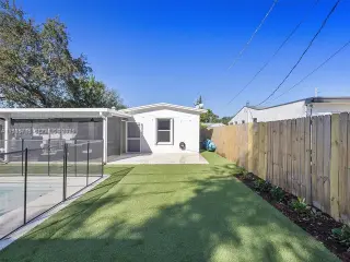 Propiedad en alquiler con 4 habitaciones y 2 baños en Miami