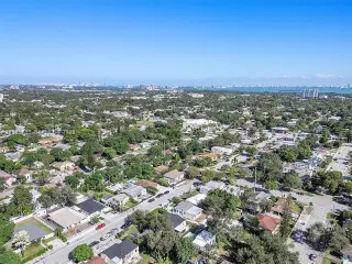 Propiedad en alquiler con 4 habitaciones y 2 baños en Miami