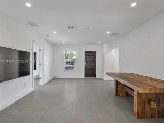 Propiedad en alquiler con 4 habitaciones y 2 baños en Miami