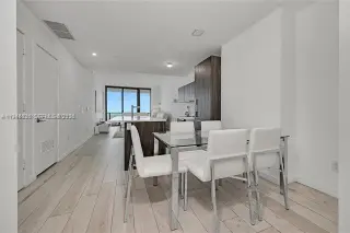 Propiedad en alquiler con 2 habitaciones y 3 baños en Miami