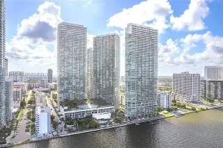 Propiedad en alquiler con 2 habitaciones y 3 baños en Miami