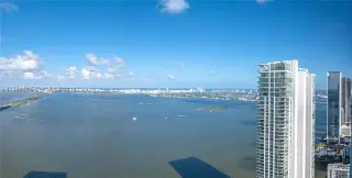 Propiedad en alquiler con 2 habitaciones y 3 baños en Miami