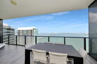 Propiedad en alquiler con 2 habitaciones y 3 baños en Miami
