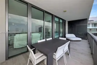 Propiedad en alquiler con 2 habitaciones y 3 baños en Miami