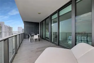 Propiedad en alquiler con 2 habitaciones y 3 baños en Miami