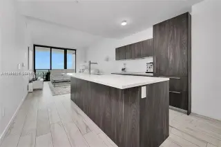 Propiedad en alquiler con 2 habitaciones y 3 baños en Miami