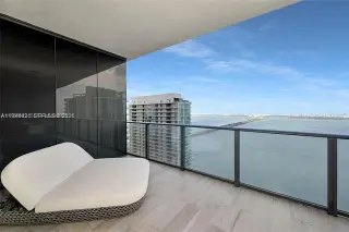 Propiedad en alquiler con 2 habitaciones y 3 baños en Miami