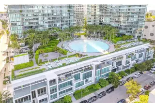 Propiedad en alquiler con 2 habitaciones y 3 baños en Miami
