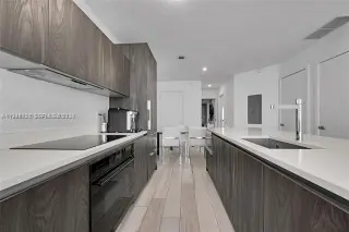 Propiedad en alquiler con 2 habitaciones y 3 baños en Miami