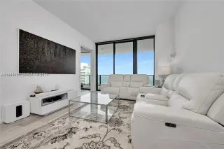 Propiedad en alquiler con 2 habitaciones y 3 baños en Miami