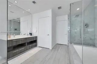 Propiedad en alquiler con 2 habitaciones y 3 baños en Miami