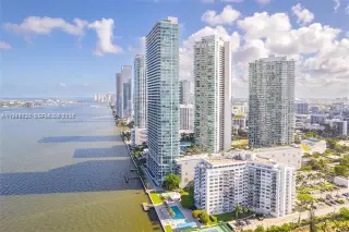 Propiedad en alquiler con 2 habitaciones y 3 baños en Miami