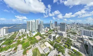 Propiedad en alquiler con 2 habitaciones y 3 baños en Miami