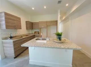 Propiedad en alquiler con 3 habitaciones y 3.5 baños en Miami