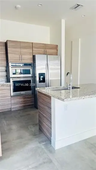 Propiedad en alquiler con 3 habitaciones y 3.5 baños en Miami