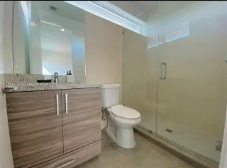 Propiedad en alquiler con 3 habitaciones y 3.5 baños en Miami
