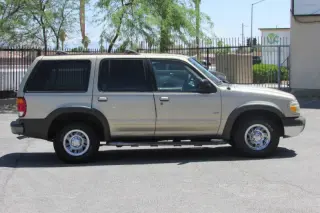 1999 Ford Explorer XLS
