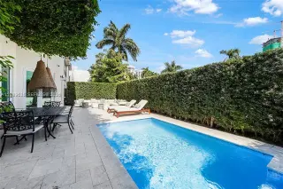 Propiedad en alquiler con 5 habitaciones y 5.5 baños en Miami