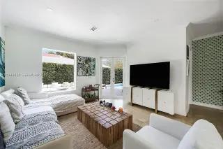 Propiedad en alquiler con 5 habitaciones y 5.5 baños en Miami