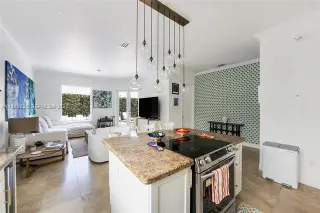 Propiedad en alquiler con 5 habitaciones y 5.5 baños en Miami