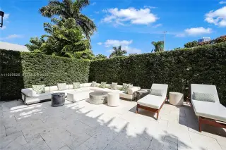 Propiedad en alquiler con 5 habitaciones y 5.5 baños en Miami