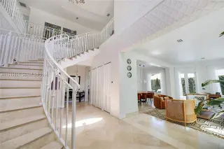 Propiedad en alquiler con 5 habitaciones y 5.5 baños en Miami