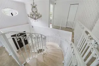 Propiedad en alquiler con 5 habitaciones y 5.5 baños en Miami