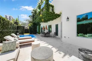 Propiedad en alquiler con 5 habitaciones y 5.5 baños en Miami