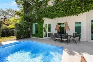 Propiedad en alquiler con 5 habitaciones y 5.5 baños en Miami