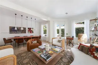Propiedad en alquiler con 5 habitaciones y 5.5 baños en Miami
