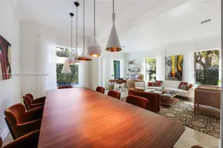 Propiedad en alquiler con 5 habitaciones y 5.5 baños en Miami