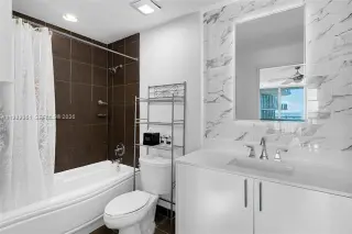 Propiedad en alquiler con 1 dormitorio y 1.5 baños en Miami