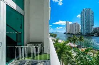 Propiedad en alquiler con 1 dormitorio y 1.5 baños en Miami