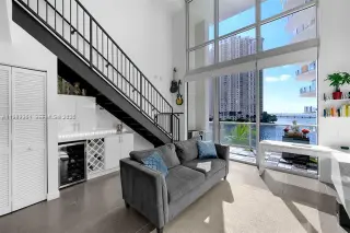 Propiedad en alquiler con 1 dormitorio y 1.5 baños en Miami