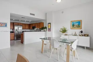 Propiedad en alquiler con 2 habitaciones y 2.5 baños en Miami