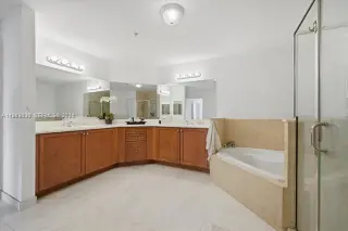 Propiedad en alquiler con 2 habitaciones y 2.5 baños en Miami