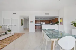 Propiedad en alquiler con 2 habitaciones y 2.5 baños en Miami