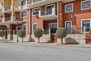 Propiedad en alquiler con 2 habitaciones y 2.5 baños en Miami