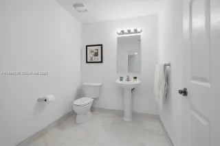 Propiedad en alquiler con 2 habitaciones y 2.5 baños en Miami