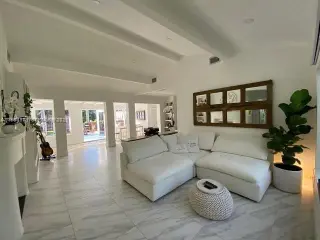 Propiedad en alquiler con 3 habitaciones y 2 baños en El Portal
