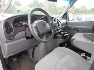 2006 Ford E-Series E-350 SD Chateau