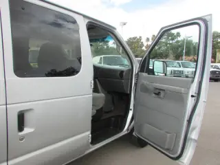 2006 Ford E-Series E-350 SD Chateau