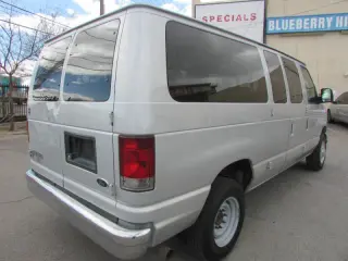 2006 Ford E-Series E-350 SD Chateau
