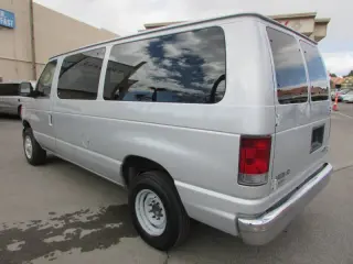 2006 Ford E-Series E-350 SD Chateau