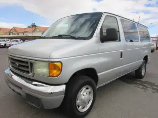 2006 Ford E-Series E-350 SD Chateau